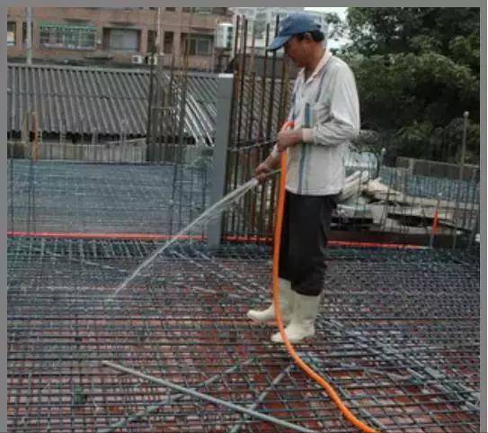 混凝土这样施工，，，，，没有蜂窝麻面、不烂根，，，，，还能间接缩短工期！