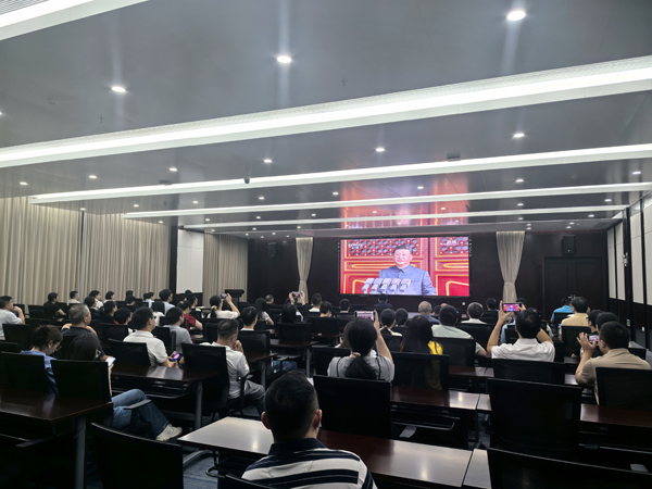致敬强国荣光 凝聚企业继续——集团组织寓目9.3阅兵仪式